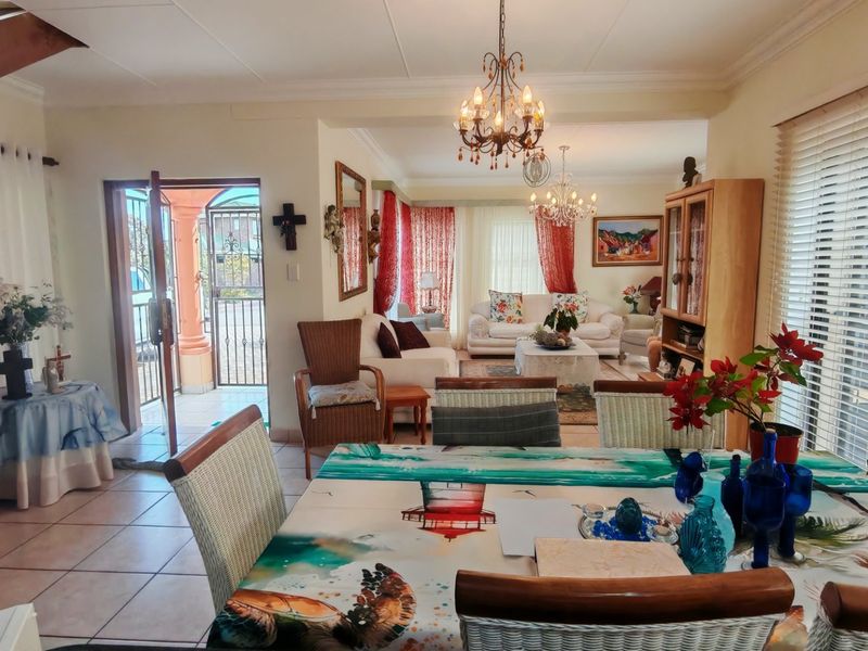 Elegant Residence Near the Scenic Coastal Shore - Photo 5