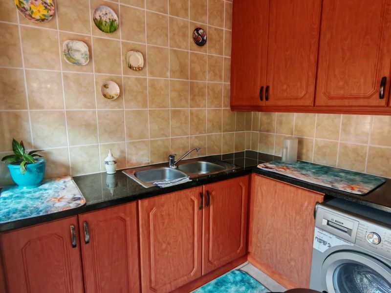 Elegant Residence Near the Scenic Coastal Shore - Photo 9