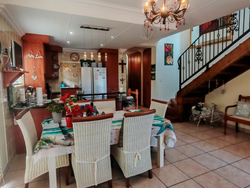 Elegant Residence Near the Scenic Coastal Shore - Photo 7