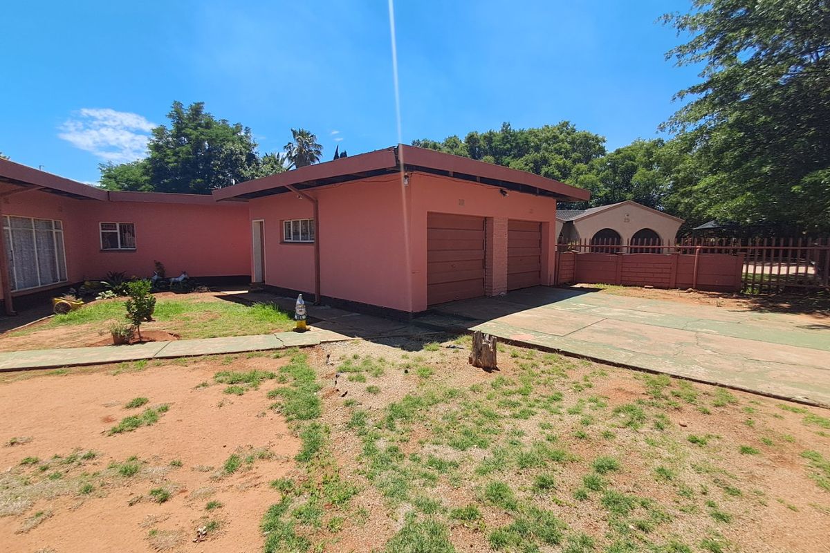 4 Bedroom house for sale in Stilfontein. - Photo 4