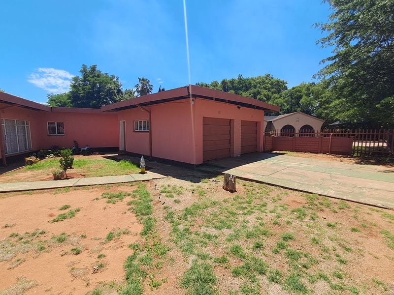 4 Bedroom house for sale in Stilfontein. - Photo 4