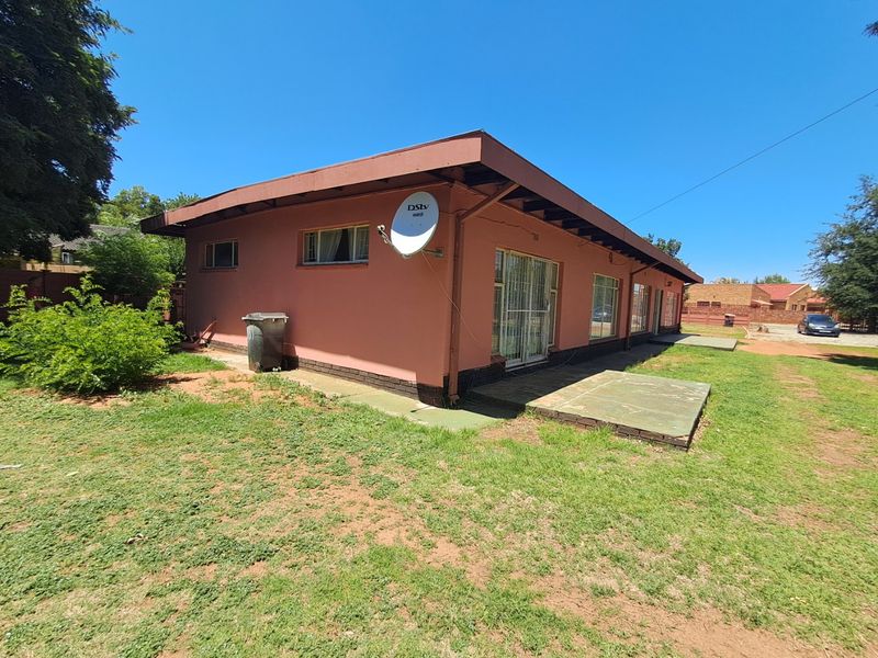 4 Bedroom house for sale in Stilfontein. - Photo 8