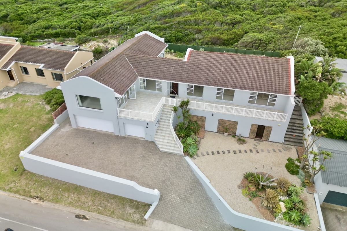 VIEWS VIEWS VIEWS, see the dolphins play and the whales frolicking  - Photo 5