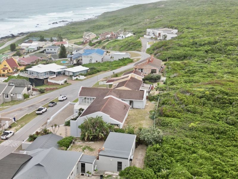 VIEWS VIEWS VIEWS, see the dolphins play and the whales frolicking  - Photo 8