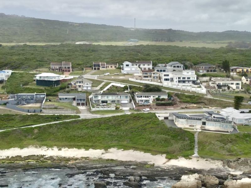 VIEWS VIEWS VIEWS, see the dolphins play and the whales frolicking  - Photo 4