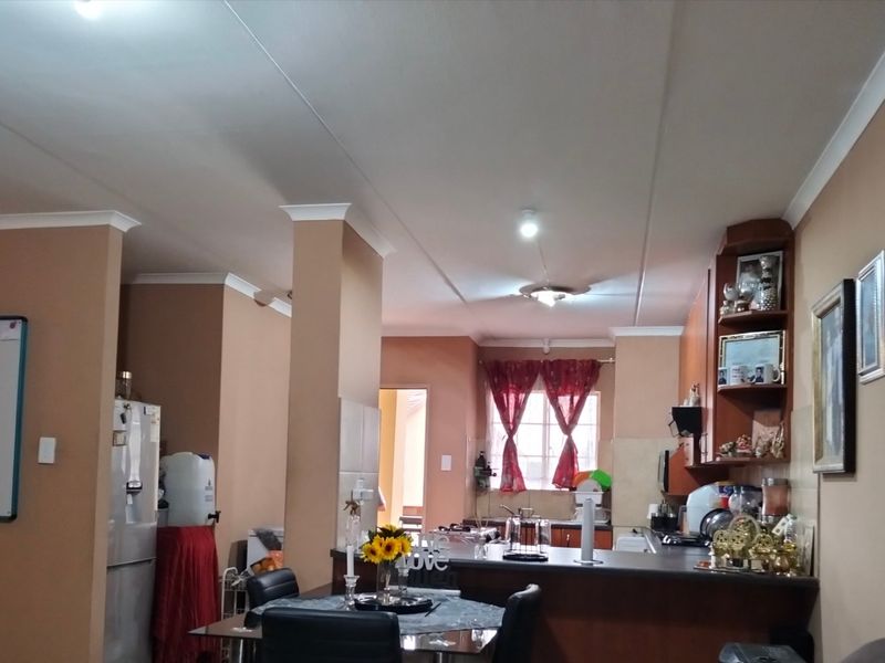 3 bedroom 2 Bathroom Townhouse For Sale  in Brooklands Lifestyle Estate 1 - Photo 4