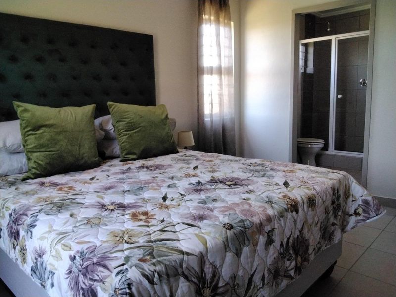 Brand new 3 bedrooms with 2 bathrooms for sale in Protea Glen Gated Community! - Photo 5