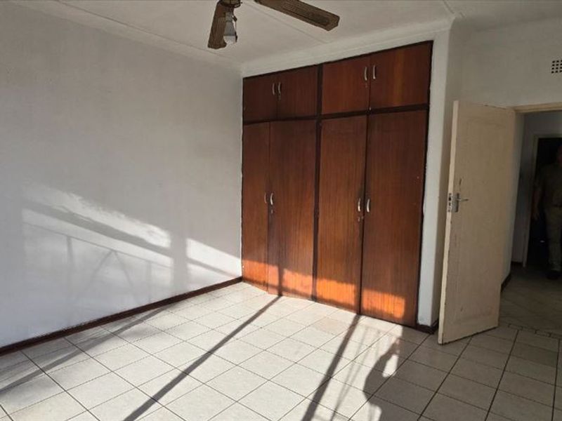 Charming Family Home Overview - Photo 3