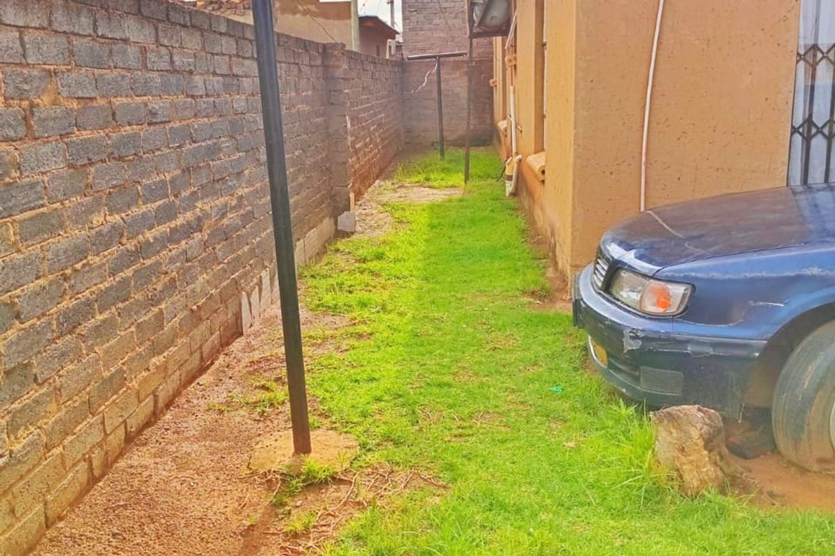 Renovated 3-Bedroom Home in Stretford - Photo 5