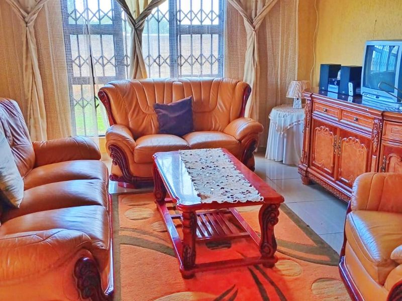 Renovated 3-Bedroom Home in Stretford - Photo 8