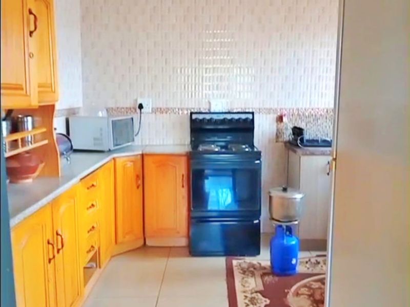 Renovated 3-Bedroom Home in Stretford - Photo 7