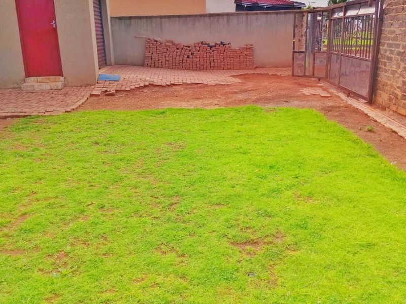 Renovated 3-Bedroom Home in Stretford - Photo 4