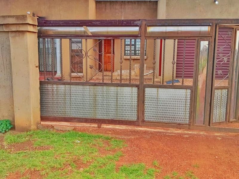 Renovated 3-Bedroom Home in Stretford - Photo 3