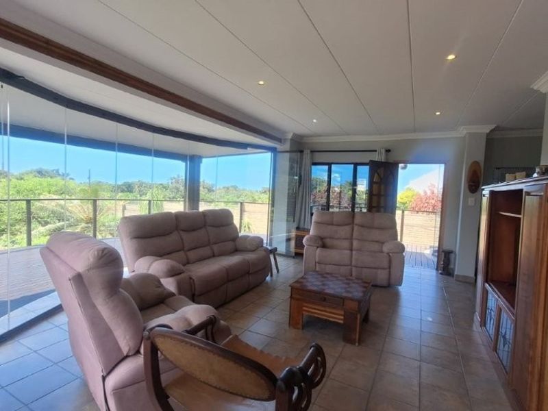 Attractive 3 Bedroom House In Elysium! - Photo 10