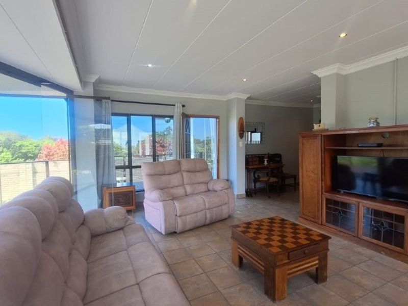 Attractive 3 Bedroom House In Elysium! - Photo 8