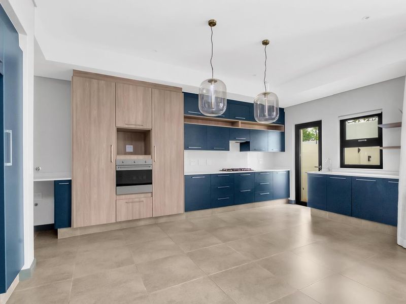 3 All-Ensuite Bedroom For Sale In Bryanston - Photo 5