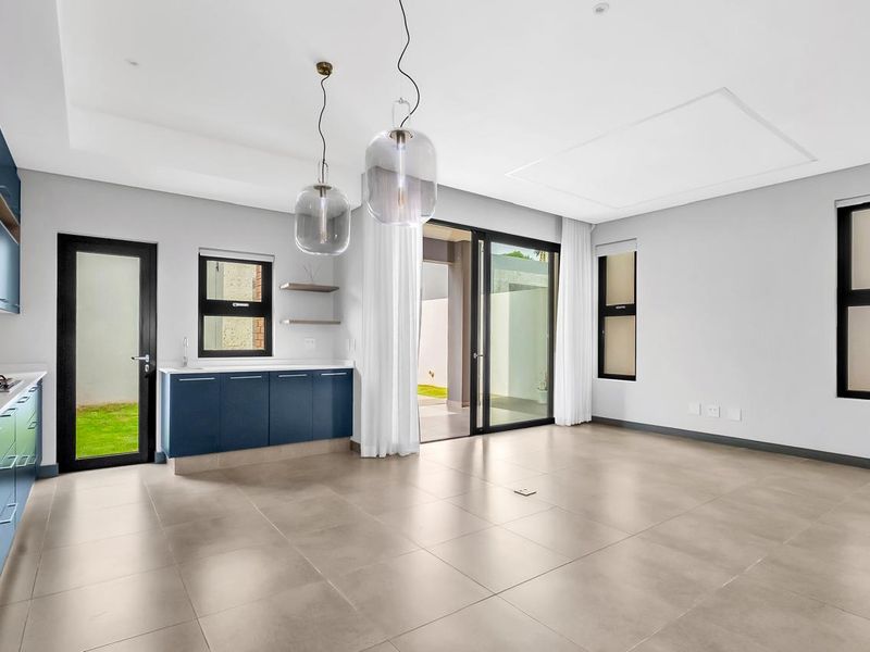 3 All-Ensuite Bedroom For Sale In Bryanston - Photo 3