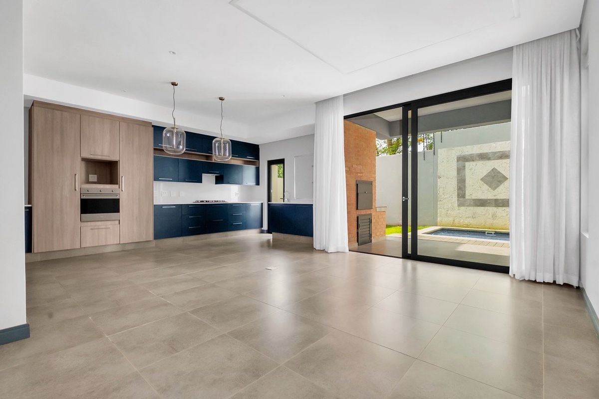 3 All-Ensuite Bedroom For Sale In Bryanston - Photo 2