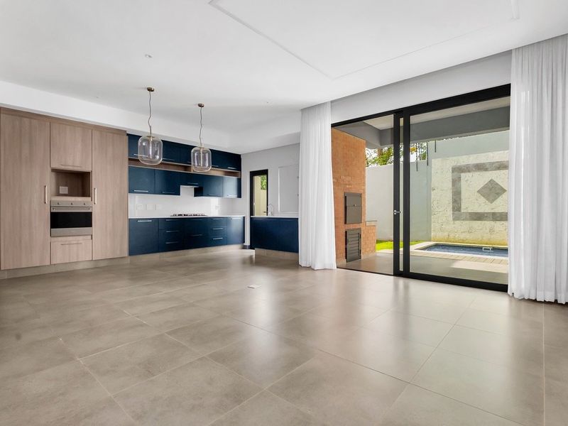 3 All-Ensuite Bedroom For Sale In Bryanston - Photo 2