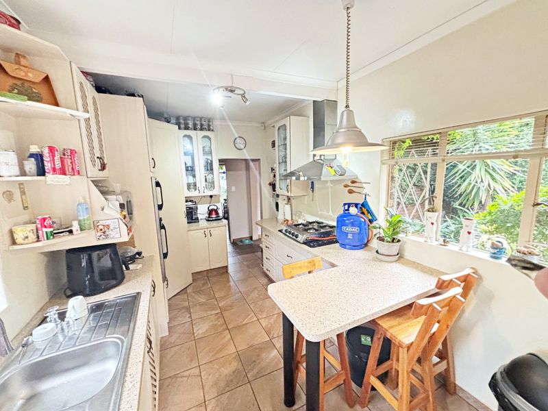 Unbelievable Family Home in   Eldoraigne - Photo 7