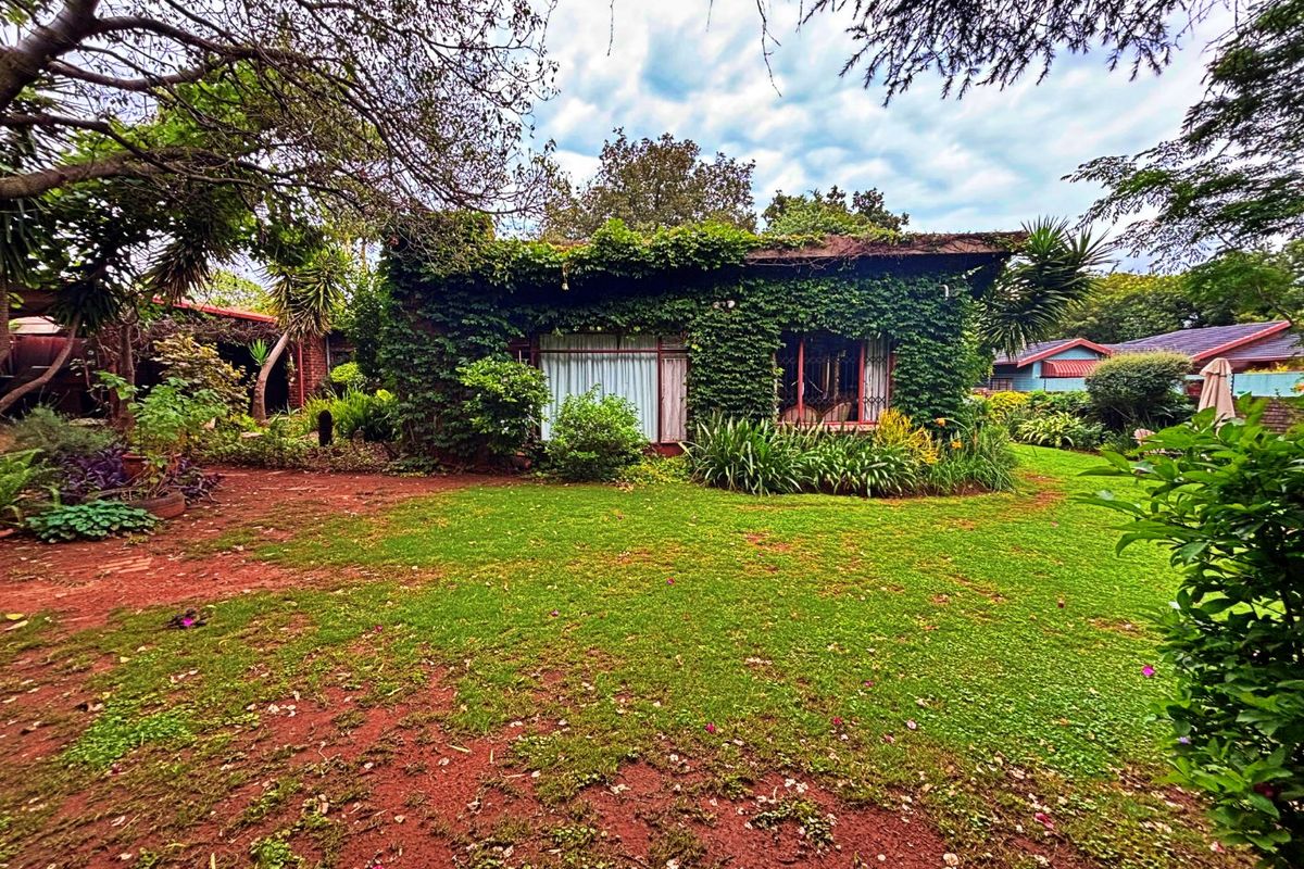 Unbelievable Family Home in   Eldoraigne - Photo 3