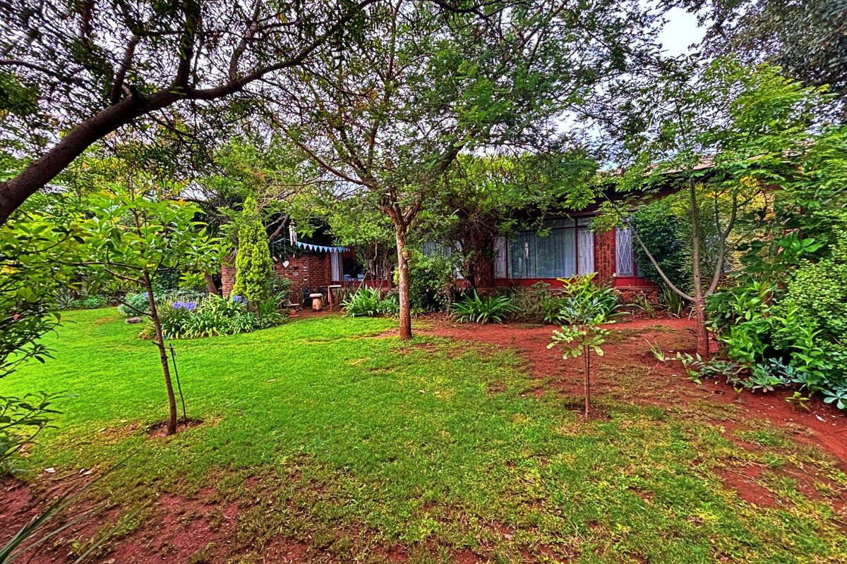 Unbelievable Family Home in   Eldoraigne - Photo 4