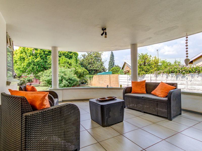 4 Bedroom House for Sale in Strubenvale  - Photo 5