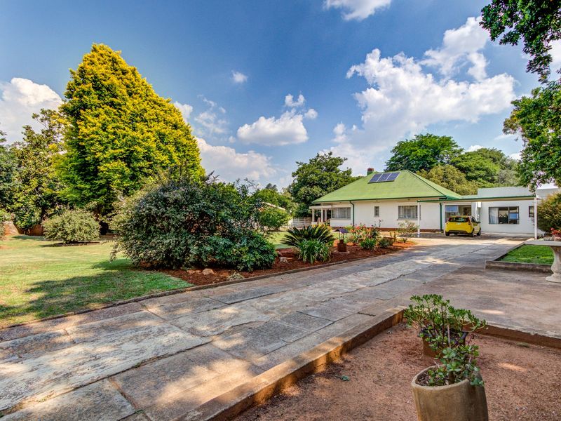 4 Bedroom House for Sale in Strubenvale  - Photo 3