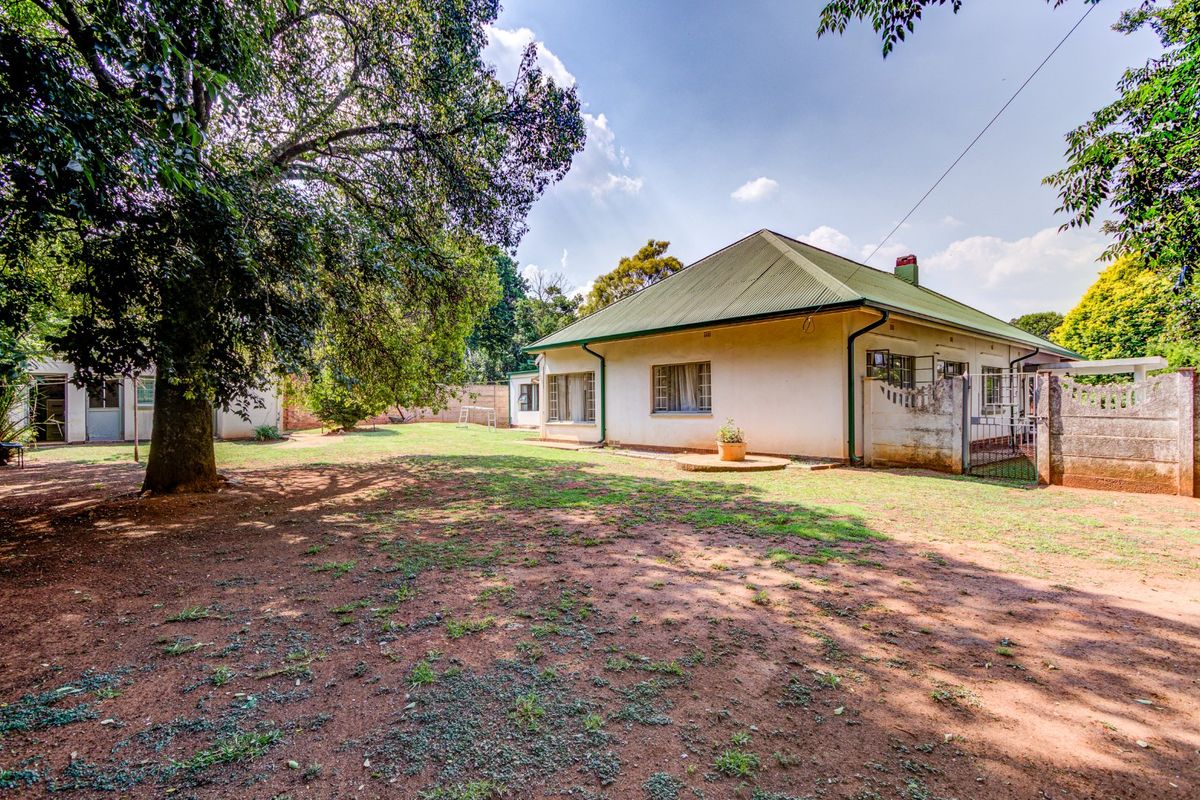 4 Bedroom House for Sale in Strubenvale  - Photo 4