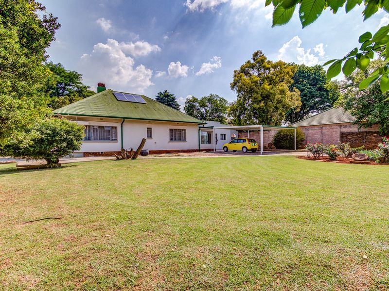 4 Bedroom House for Sale in Strubenvale  - Photo 2