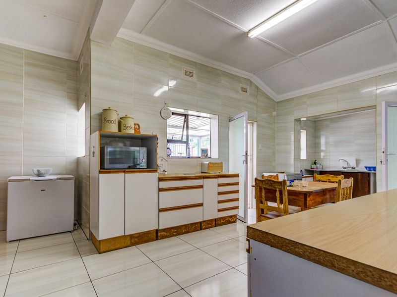 4 Bedroom House for Sale in Strubenvale  - Photo 10