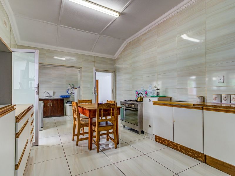 4 Bedroom House for Sale in Strubenvale  - Photo 9
