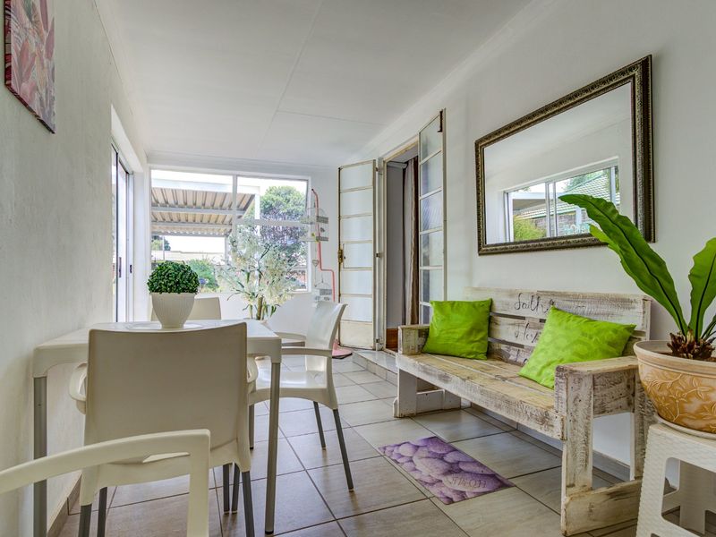 4 Bedroom House for Sale in Strubenvale  - Photo 7