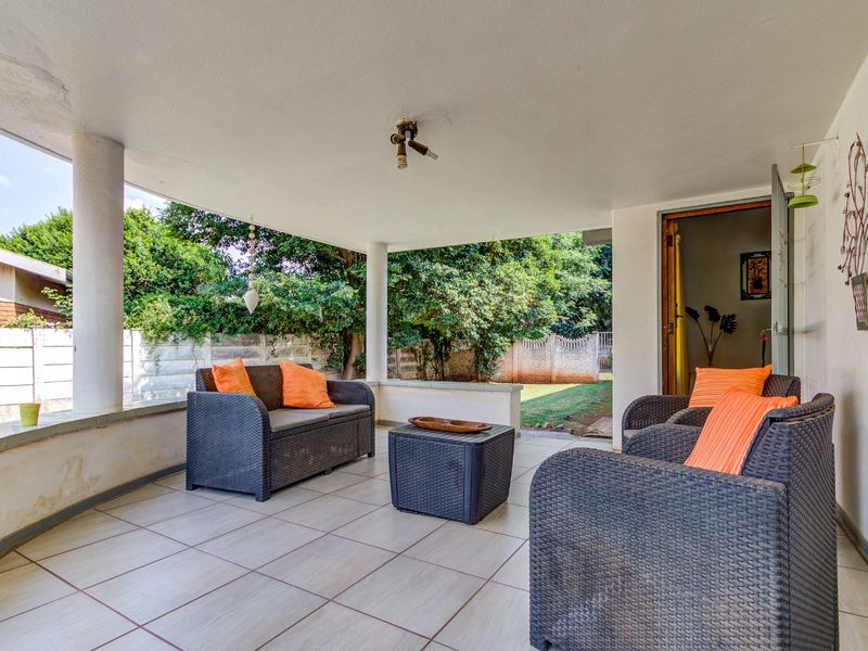 4 Bedroom House for Sale in Strubenvale  - Photo 6