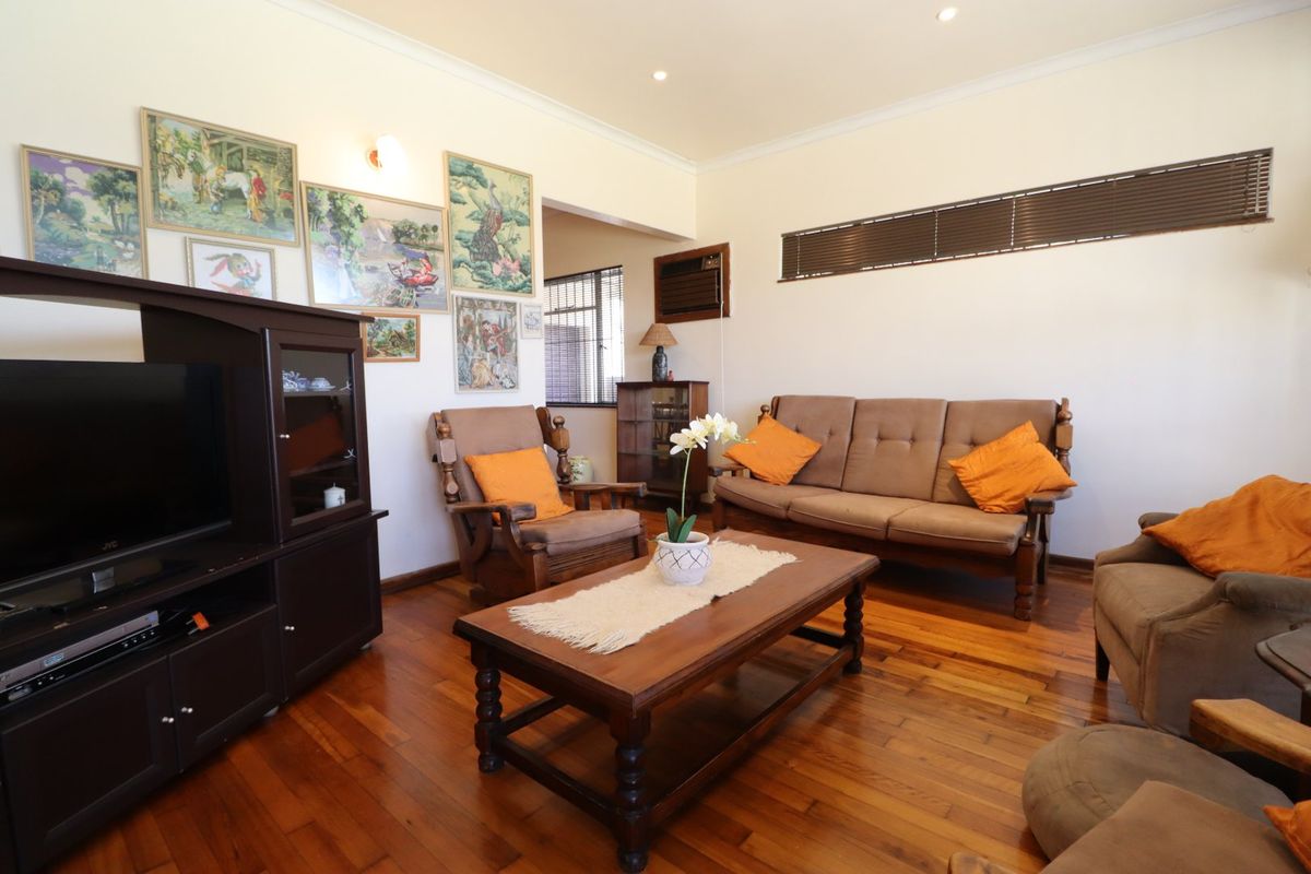 Spacious 3-Bedroom Home with Full Flatlet & Pool – A Property with Endless Potential - Photo 5