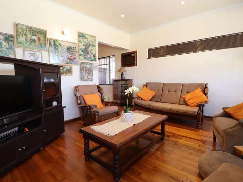 Spacious 3-Bedroom Home with Full Flatlet & Pool – A Property with Endless Potential - Photo 5