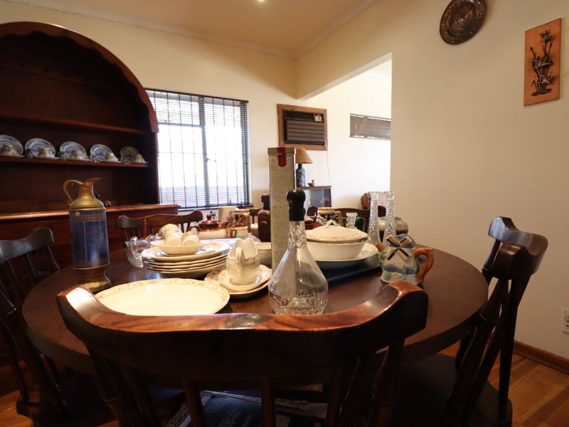 Spacious 3-Bedroom Home with Full Flatlet & Pool – A Property with Endless Potential - Photo 10