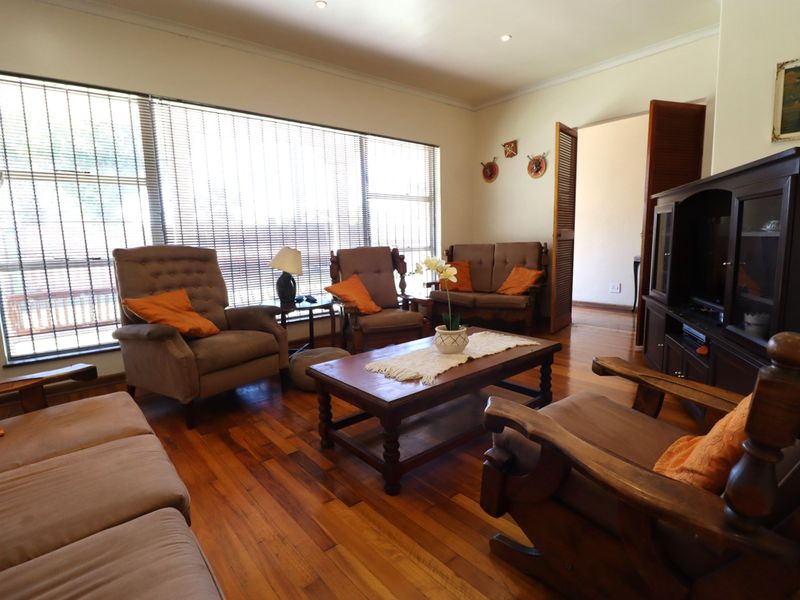 Spacious 3-Bedroom Home with Full Flatlet & Pool – A Property with Endless Potential - Photo 8