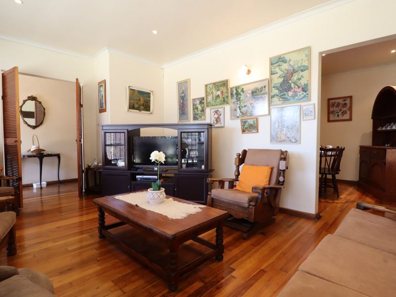 Spacious 3-Bedroom Home with Full Flatlet & Pool – A Property with Endless Potential - Photo 7