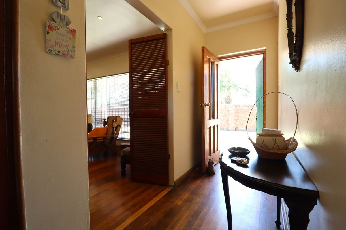 Spacious 3-Bedroom Home with Full Flatlet & Pool – A Property with Endless Potential - Photo 3