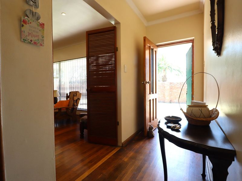 Spacious 3-Bedroom Home with Full Flatlet & Pool – A Property with Endless Potential - Photo 3