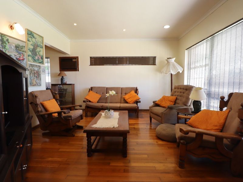 Spacious 3-Bedroom Home with Full Flatlet & Pool – A Property with Endless Potential - Photo 4