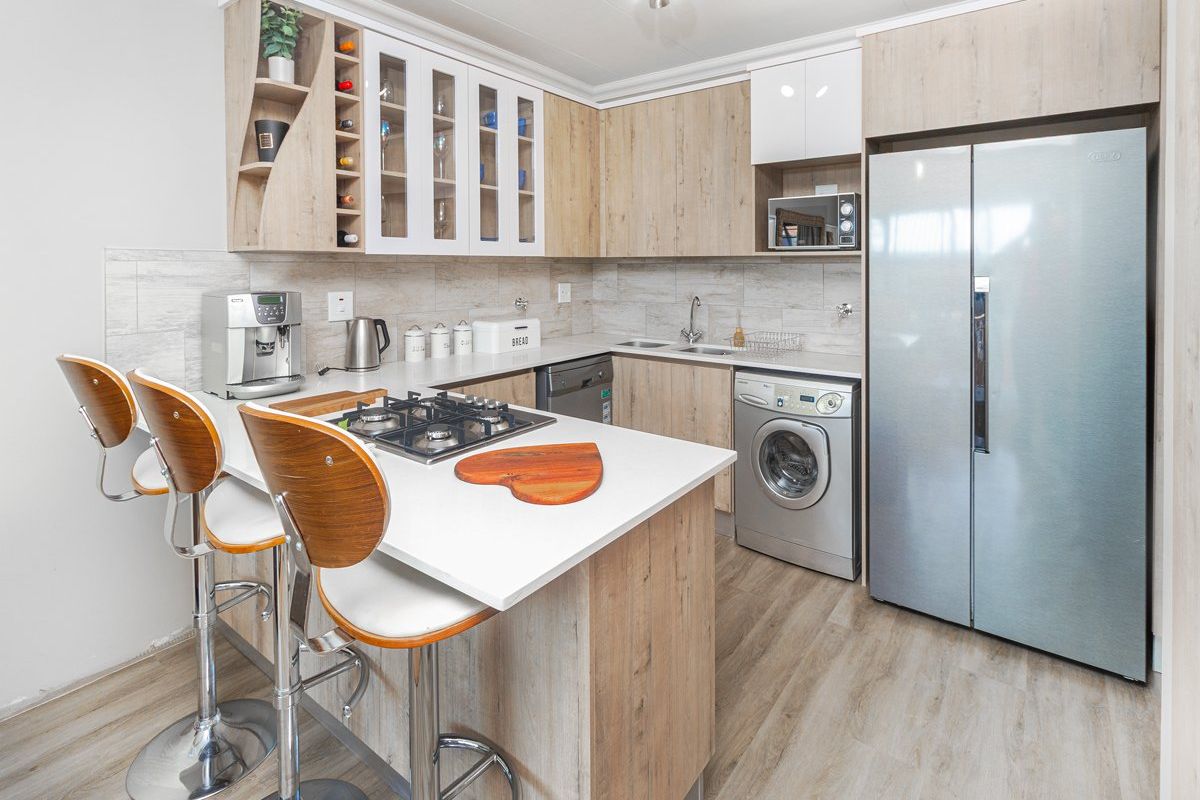 First  Floor 3-Bedroom Unit with No Transfer duty - Photo 2