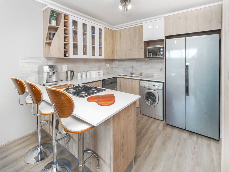 First  Floor 3-Bedroom Unit with No Transfer duty - Photo 2