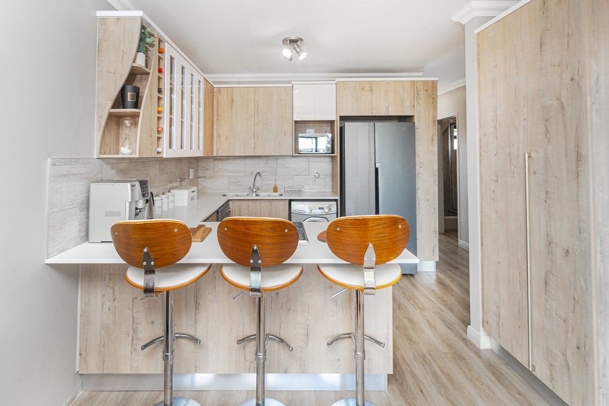 First  Floor 3-Bedroom Unit with No Transfer duty - Photo 3