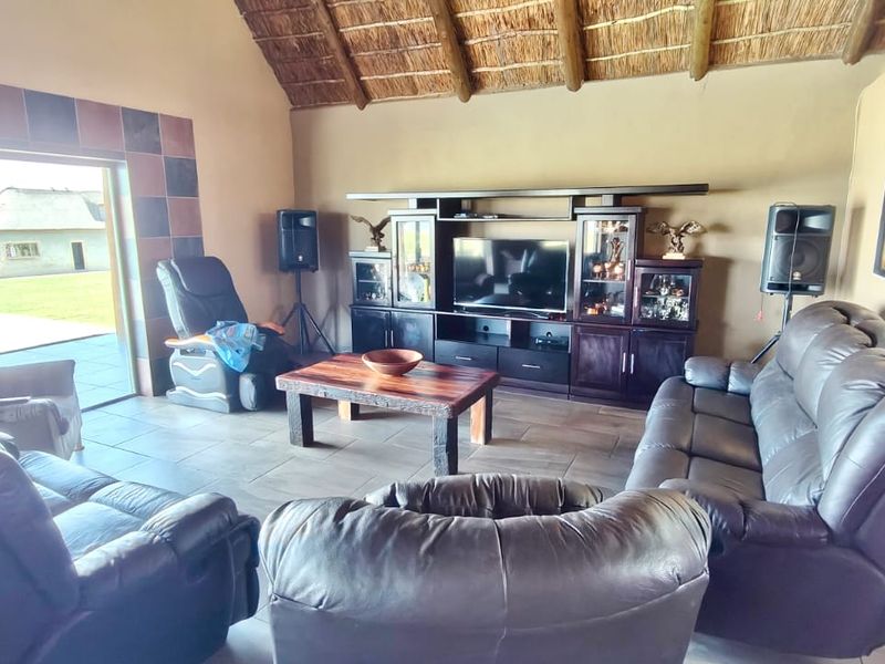 1-Hectare Waterfront Property in a Secure Estate on the Banks of the Vaal Dam - Photo 10