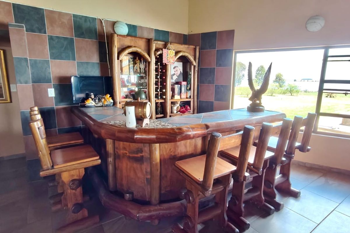 1-Hectare Waterfront Property in a Secure Estate on the Banks of the Vaal Dam - Photo 4