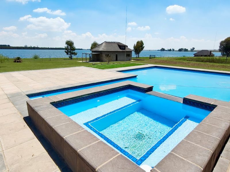 1-Hectare Waterfront Property in a Secure Estate on the Banks of the Vaal Dam - Photo 2