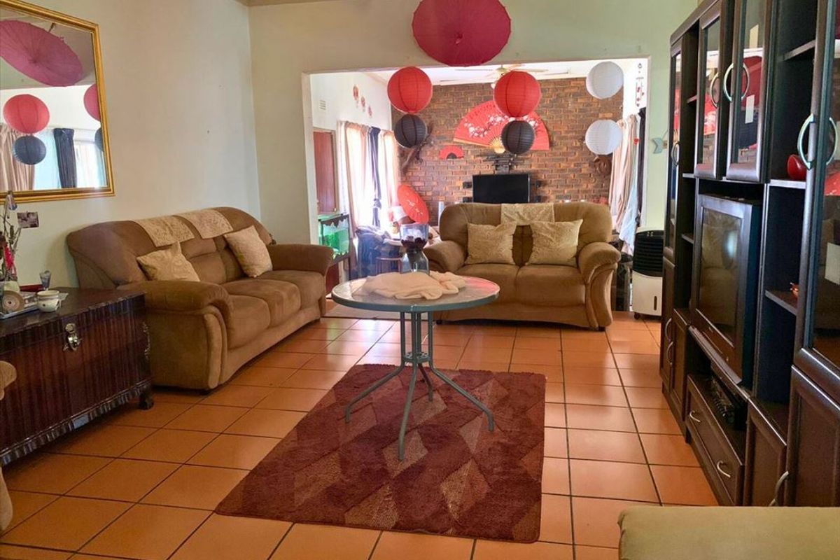 Spacious and Stylish Family Home - Photo 4