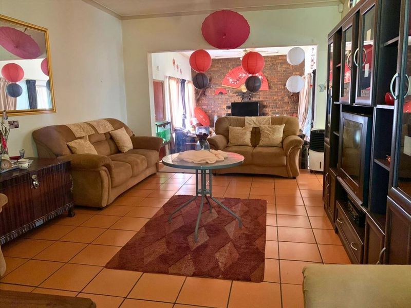 Spacious and Stylish Family Home - Photo 4